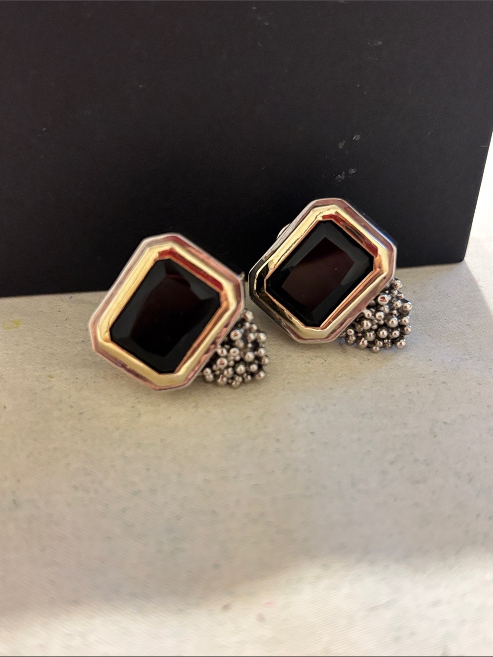 💎 Vintage Black Stone Clip Earrings